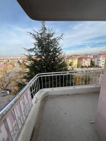 AFYON ÜÇOK EMLAKTAN MAREŞAL F ÇAKMAK MAH SATILIK 3+1TEMİZ BAKIMLI DAİRE