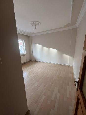 AFYON ÜÇOK EMLAKTAN MAREŞAL F ÇAKMAK MAH SATILIK 3+1TEMİZ BAKIMLI DAİRE