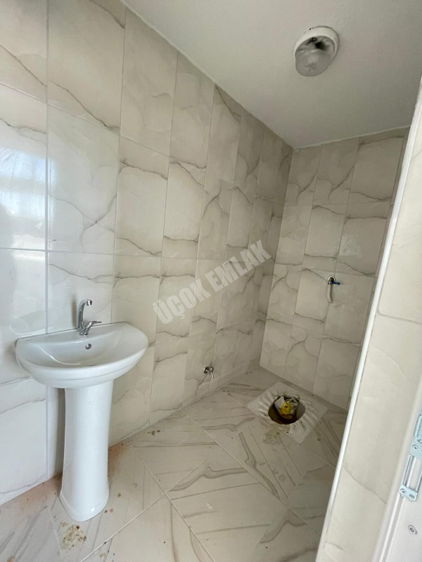 AFYON ÜÇOK EMLAKTAN YENİCE MAH SIFIR DÜKKANLAR 