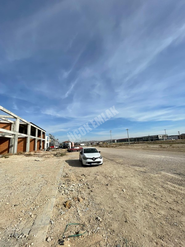 AFYON ÜÇOK EMLAKTAN YENİCE MAH SIFIR DÜKKANLAR 