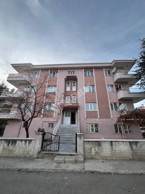 AFYON ÜÇOK EMLAKTAN MAREŞAL F ÇAKMAK MAH SATILIK 3+1TEMİZ BAKIMLI DAİRE