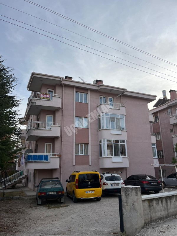 AFYON ÜÇOK EMLAKTAN MAREŞAL F ÇAKMAK MAH SATILIK 3+1TEMİZ BAKIMLI DAİRE