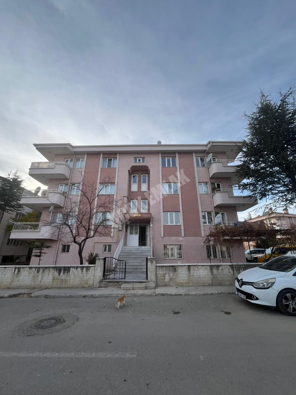 AFYON ÜÇOK EMLAKTAN MAREŞAL F ÇAKMAK MAH SATILIK 3+1TEMİZ BAKIMLI DAİRE