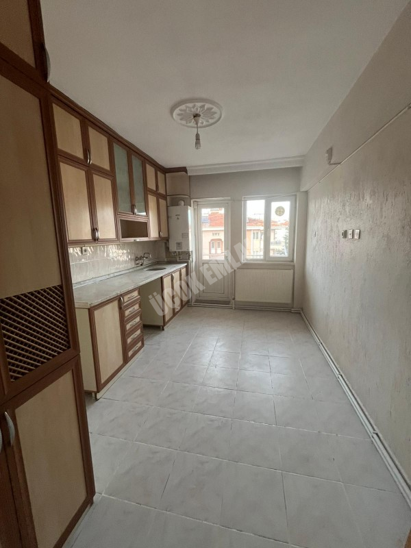 AFYON ÜÇOK EMLAKTAN MAREŞAL F ÇAKMAK MAH SATILIK 3+1TEMİZ BAKIMLI DAİRE