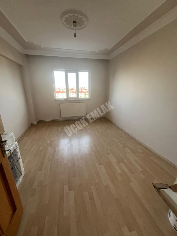 AFYON ÜÇOK EMLAKTAN MAREŞAL F ÇAKMAK MAH SATILIK 3+1TEMİZ BAKIMLI DAİRE