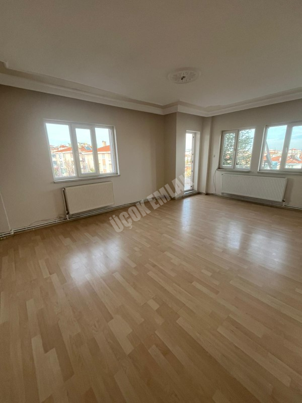 AFYON ÜÇOK EMLAKTAN MAREŞAL F ÇAKMAK MAH SATILIK 3+1TEMİZ BAKIMLI DAİRE