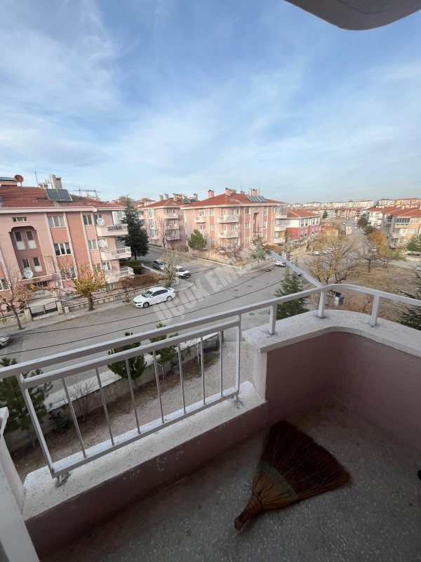 AFYON ÜÇOK EMLAKTAN MAREŞAL F ÇAKMAK MAH SATILIK 3+1TEMİZ BAKIMLI DAİRE