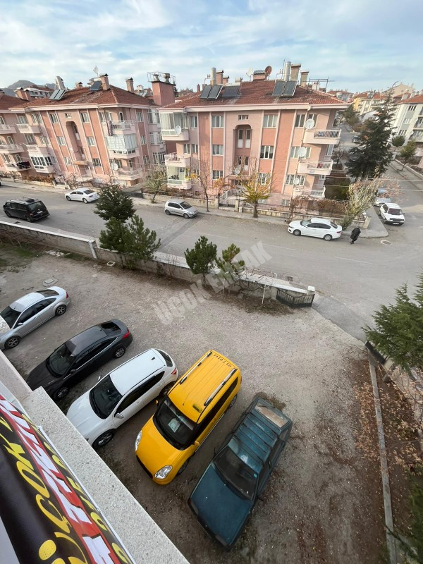 AFYON ÜÇOK EMLAKTAN MAREŞAL F ÇAKMAK MAH SATILIK 3+1TEMİZ BAKIMLI DAİRE