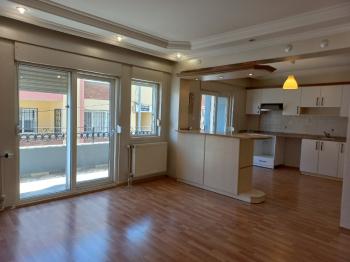 BALÇOVA'DA  AVM LERE YAKIN BAKIMLI JEOTERMALLİ 4+1 KİRALIK VİLLA 