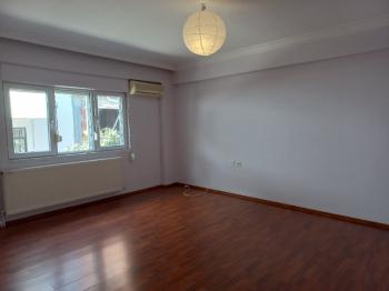 BALÇOVA'DA  AVM LERE YAKIN BAKIMLI JEOTERMALLİ 4+1 KİRALIK VİLLA 