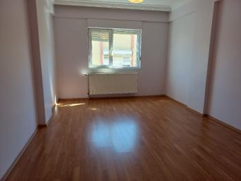 BALÇOVA'DA  AVM LERE YAKIN BAKIMLI JEOTERMALLİ 4+1 KİRALIK VİLLA 