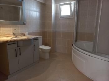 BALÇOVA'DA  AVM LERE YAKIN BAKIMLI JEOTERMALLİ 4+1 KİRALIK VİLLA 