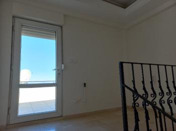 BALÇOVA'DA  AVM LERE YAKIN BAKIMLI JEOTERMALLİ 4+1 KİRALIK VİLLA 