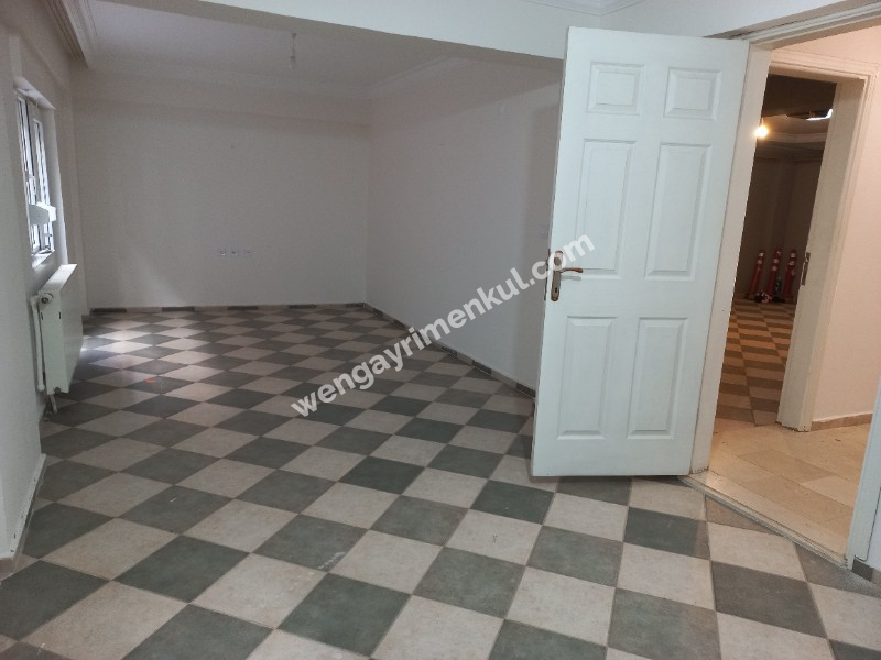 BALÇOVA'DA  AVM LERE YAKIN BAKIMLI JEOTERMALLİ 4+1 KİRALIK VİLLA 