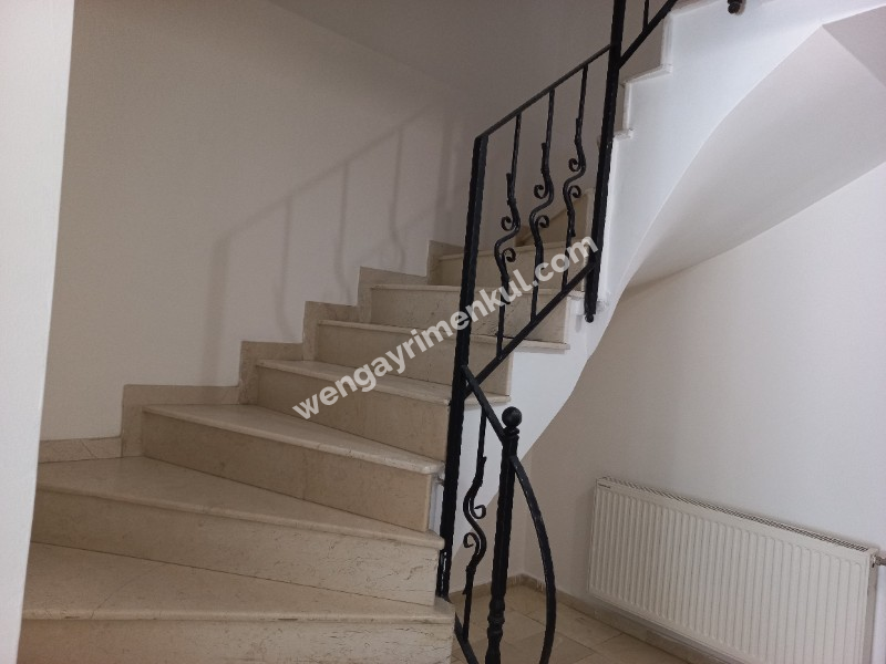 BALÇOVA'DA  AVM LERE YAKIN BAKIMLI JEOTERMALLİ 4+1 KİRALIK VİLLA 