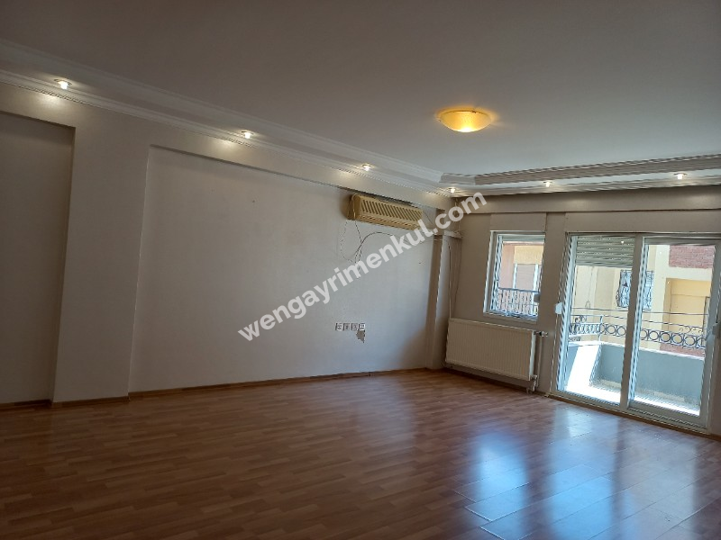 BALÇOVA'DA  AVM LERE YAKIN BAKIMLI JEOTERMALLİ 4+1 KİRALIK VİLLA 