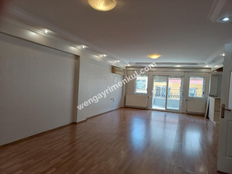 BALÇOVA'DA  AVM LERE YAKIN BAKIMLI JEOTERMALLİ 4+1 KİRALIK VİLLA 