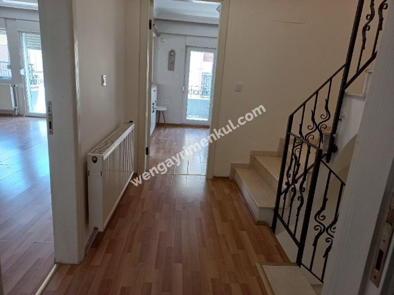 BALÇOVA'DA  AVM LERE YAKIN BAKIMLI JEOTERMALLİ 4+1 KİRALIK VİLLA 