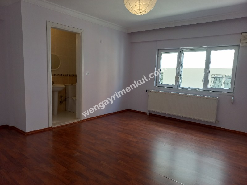 BALÇOVA'DA  AVM LERE YAKIN BAKIMLI JEOTERMALLİ 4+1 KİRALIK VİLLA 