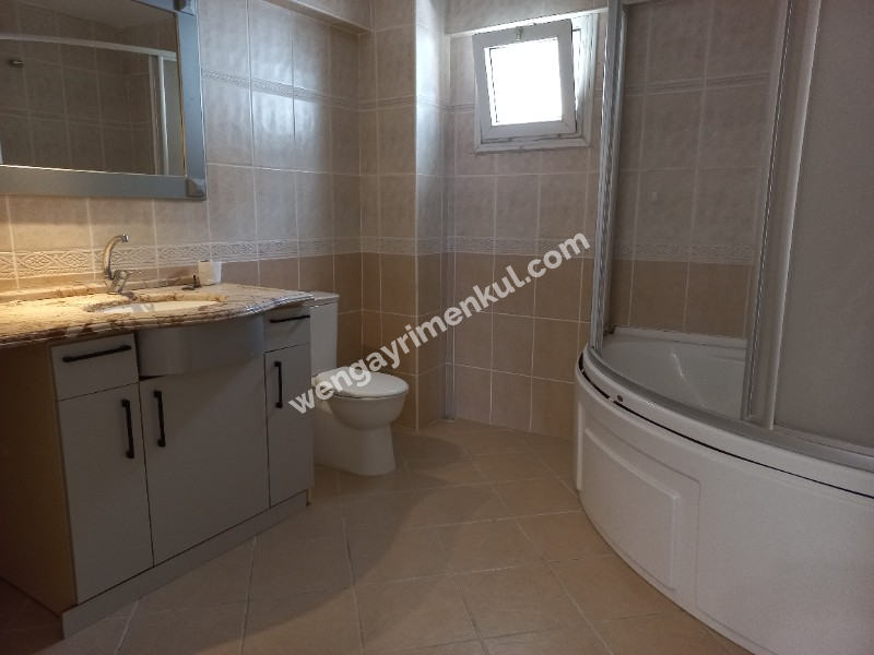 BALÇOVA'DA  AVM LERE YAKIN BAKIMLI JEOTERMALLİ 4+1 KİRALIK VİLLA 