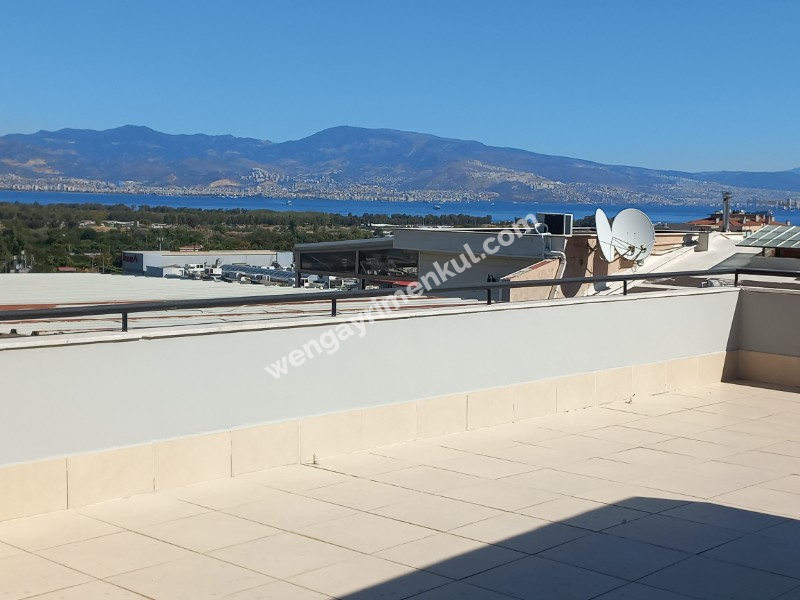 BALÇOVA'DA  AVM LERE YAKIN BAKIMLI JEOTERMALLİ 4+1 KİRALIK VİLLA 