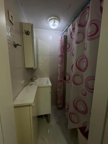 MUDANYA GÜZELYALI DENİZE 15 ADIM, 3 KATLI BİNADA 70M2 1+1 YÜKSEK GİRİŞ BAHÇE KATI LÜKS DAİRE