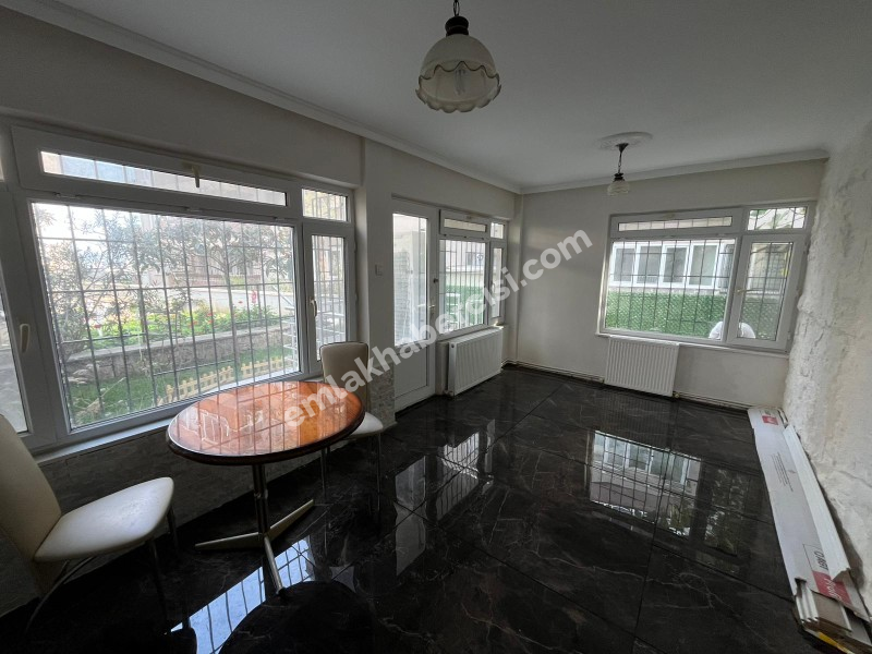 MUDANYA GÜZELYALI DENİZE 15 ADIM, 3 KATLI BİNADA 70M2 1+1 YÜKSEK GİRİŞ BAHÇE KATI LÜKS DAİRE