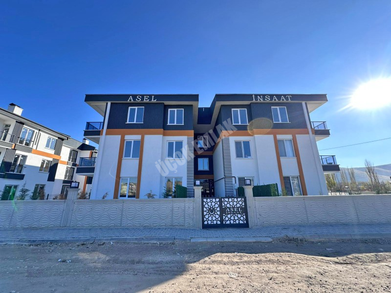 AFYON ÜÇOK EMLAKTAN MAREŞAL F ÇAKMAK MAH SATILIK SIFIR LÜX 3+1 - 2+1 DAİRELER
