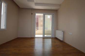 ASLAN'DAN MENDERES'TE DENİZE YAKIN BAĞIMSIZ MUTFAKLI GENİŞ 2+1