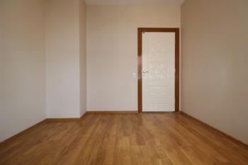 ASLAN'DAN MENDERES'TE DENİZE YAKIN BAĞIMSIZ MUTFAKLI GENİŞ 2+1