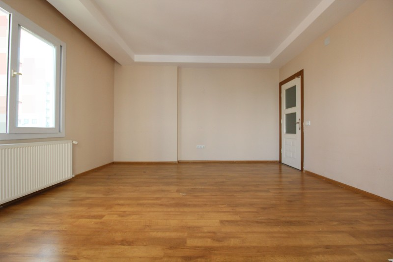 ASLAN'DAN MENDERES'TE DENİZE YAKIN BAĞIMSIZ MUTFAKLI GENİŞ 2+1