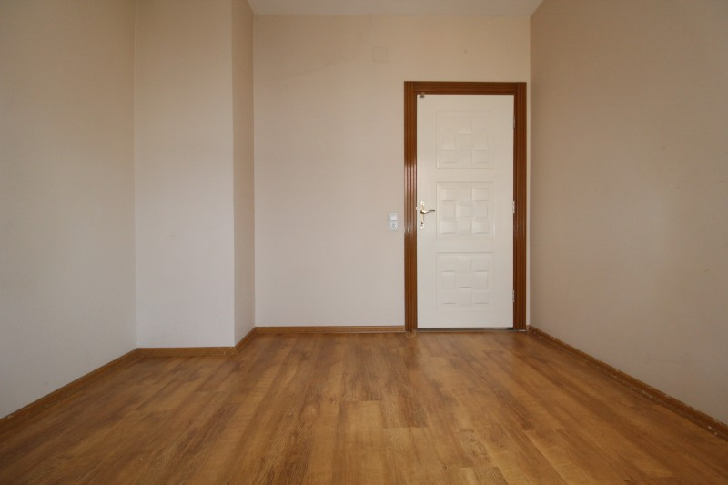 ASLAN'DAN MENDERES'TE DENİZE YAKIN BAĞIMSIZ MUTFAKLI GENİŞ 2+1