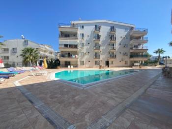 ALTINKUM MAHALLESİNDE DENİZE YÜRÜME MESAFESİNDE,SİTE İÇİNDE,HAVUZLU EŞYALI,,GENİŞ BALKONLU 2+1 SATILIK DAİRE