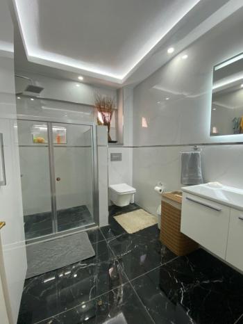 ALTINKUM MAHALLESİNDE DENİZE YÜRÜME MESAFESİNDE,SİTE İÇİNDE,HAVUZLU EŞYALI,,GENİŞ BALKONLU 2+1 SATILIK DAİRE