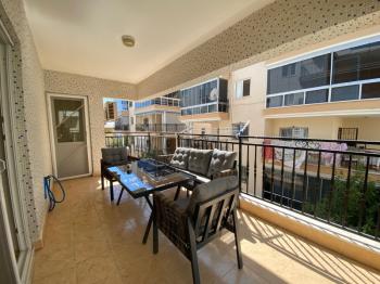 ALTINKUM MAHALLESİNDE DENİZE YÜRÜME MESAFESİNDE,SİTE İÇİNDE,HAVUZLU EŞYALI,,GENİŞ BALKONLU 2+1 SATILIK DAİRE