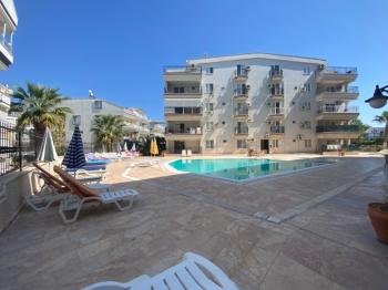 ALTINKUM MAHALLESİNDE DENİZE YÜRÜME MESAFESİNDE,SİTE İÇİNDE,HAVUZLU EŞYALI,,GENİŞ BALKONLU 2+1 SATILIK DAİRE