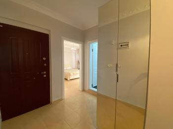 ALTINKUM MAHALLESİNDE DENİZE YÜRÜME MESAFESİNDE,SİTE İÇİNDE,HAVUZLU EŞYALI,,GENİŞ BALKONLU 2+1 SATILIK DAİRE