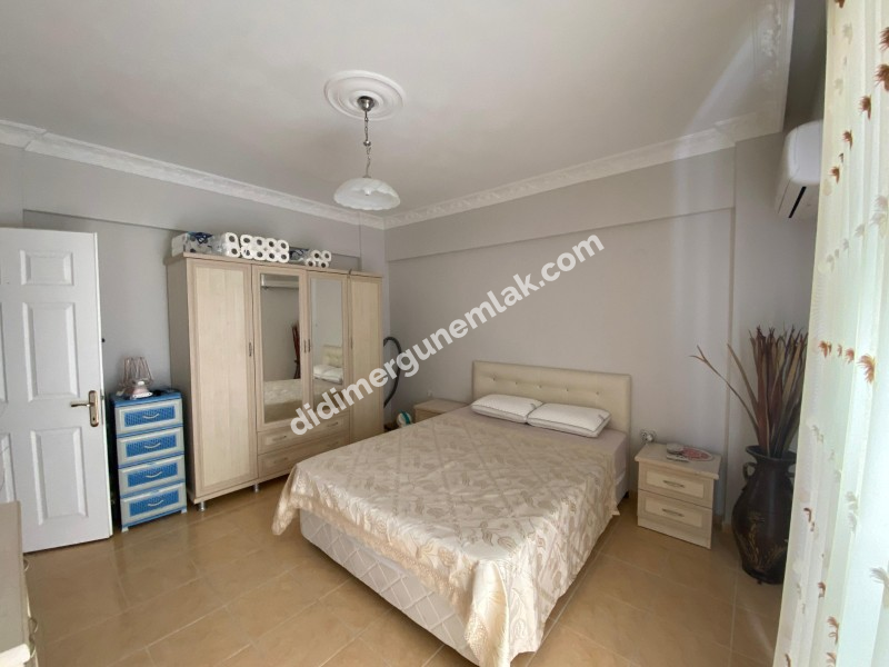 ALTINKUM MAHALLESİNDE DENİZE YÜRÜME MESAFESİNDE,SİTE İÇİNDE,HAVUZLU EŞYALI,,GENİŞ BALKONLU 2+1 SATILIK  DAİRE