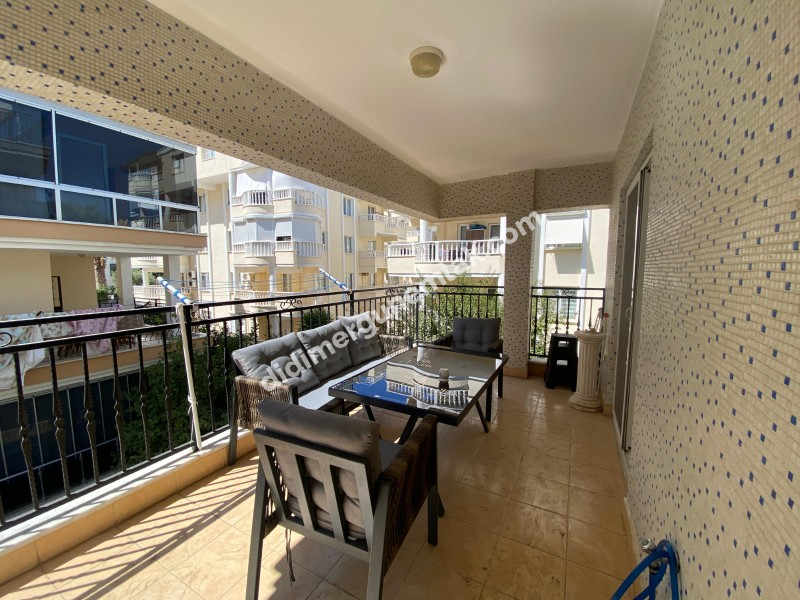 ALTINKUM MAHALLESİNDE DENİZE YÜRÜME MESAFESİNDE,SİTE İÇİNDE,HAVUZLU EŞYALI,,GENİŞ BALKONLU 2+1 SATILIK  DAİRE