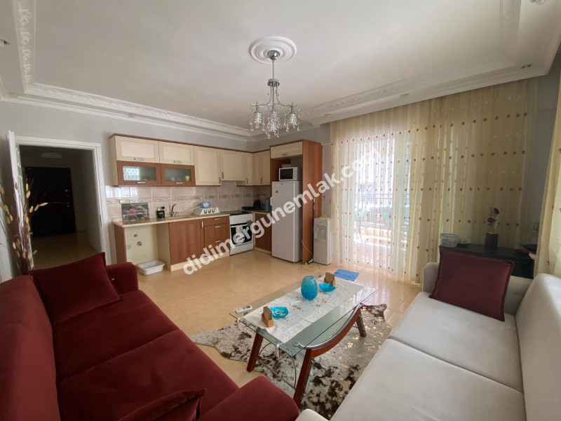 ALTINKUM MAHALLESİNDE DENİZE YÜRÜME MESAFESİNDE,SİTE İÇİNDE,HAVUZLU EŞYALI,,GENİŞ BALKONLU 2+1 SATILIK  DAİRE