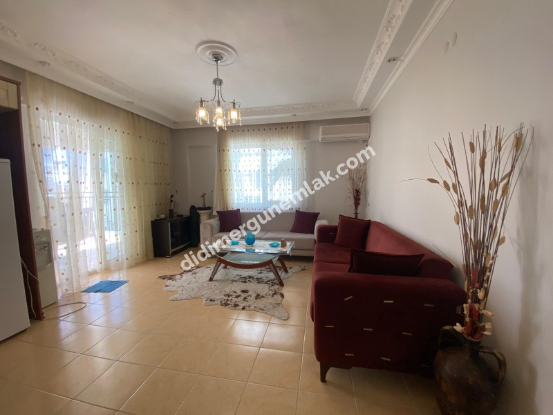 ALTINKUM MAHALLESİNDE DENİZE YÜRÜME MESAFESİNDE,SİTE İÇİNDE,HAVUZLU EŞYALI,,GENİŞ BALKONLU 2+1 SATILIK  DAİRE