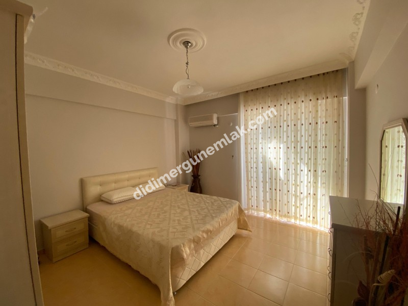 ALTINKUM MAHALLESİNDE DENİZE YÜRÜME MESAFESİNDE,SİTE İÇİNDE,HAVUZLU EŞYALI,,GENİŞ BALKONLU 2+1 SATILIK  DAİRE