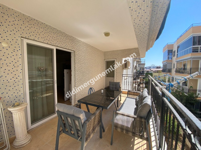 ALTINKUM MAHALLESİNDE DENİZE YÜRÜME MESAFESİNDE,SİTE İÇİNDE,HAVUZLU EŞYALI,,GENİŞ BALKONLU 2+1 SATILIK  DAİRE