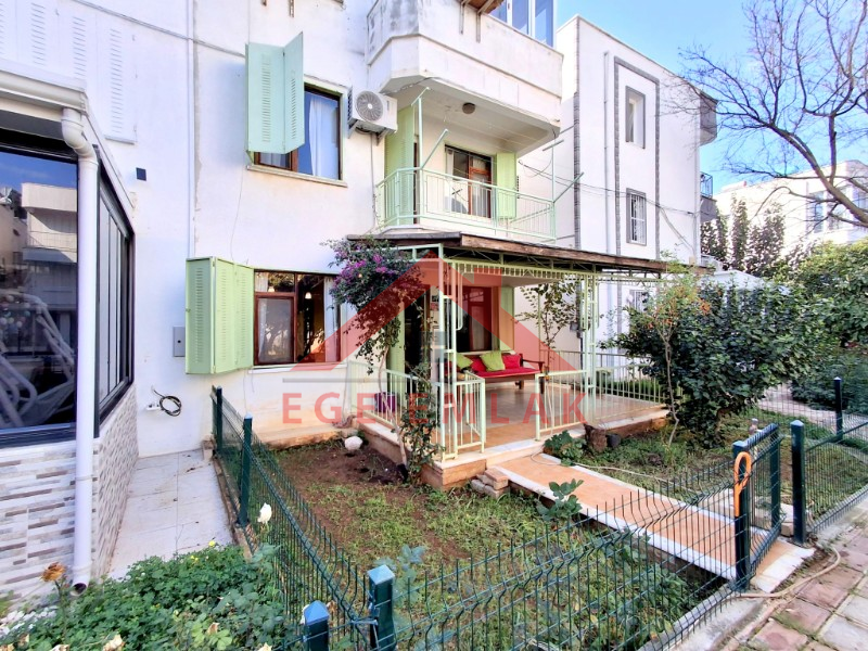 Didim Efeler Mahallesi Özgün Kent Sitesi’nde 3+1 Bahçeli Ev