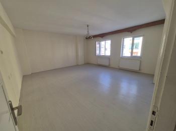 GÜVENAY - ÇORUM ULUKAVAK OSMANCIK CADDESİ ÜZERİNDE 3+1 KİRALIK DAİRE