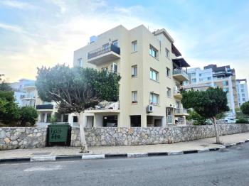 KKTC Girne'de Sahile Yürüyüş Mesafesinde Kapalı Mutfaklı Satılık 2+1 Geniş Daire