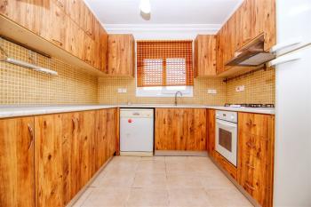 KKTC Girne'de Sahile Yürüyüş Mesafesinde Kapalı Mutfaklı Satılık 2+1 Geniş Daire