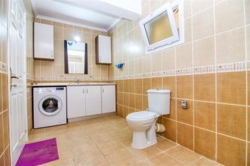 KKTC Girne'de Sahile Yürüyüş Mesafesinde Kapalı Mutfaklı Satılık 2+1 Geniş Daire