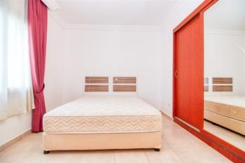 KKTC Girne'de Sahile Yürüyüş Mesafesinde Kapalı Mutfaklı Satılık 2+1 Geniş Daire