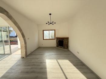 KKTC Girne Lapta Bölgesinde 1262 m2 Arsa İçinde Satılık 2+2 Villa